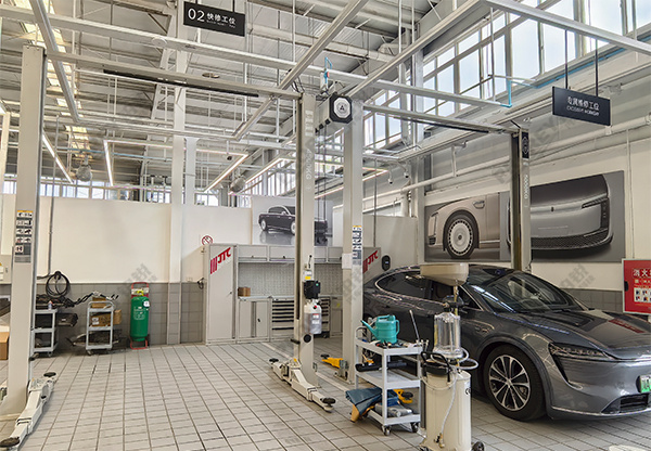 四川鸿蒙智行4S店-成都机场路新双立 (6)