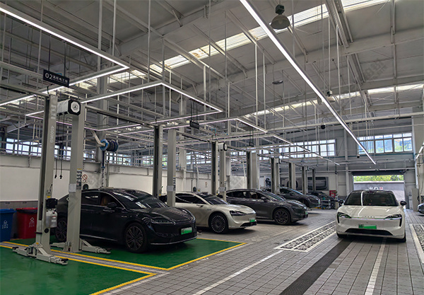 四川鸿蒙智行4S店-成都机场路新双立 (4)