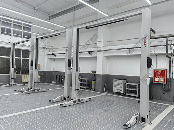 山西AITO 4S店-晋城聚锦驰AITO授权用户中心1龙门举升机