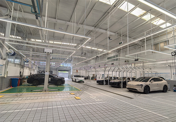 四川鸿蒙智行4S店-成都机场路新双立 (2)