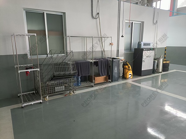 2.墙边一览甩干桶，烘干机等山东小鹏4S店-烟台莱电小鹏